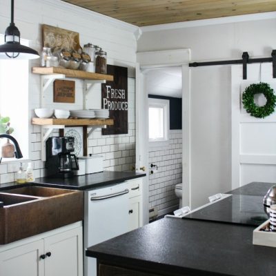 Farmhouse decor in the kitchen for spring and summer