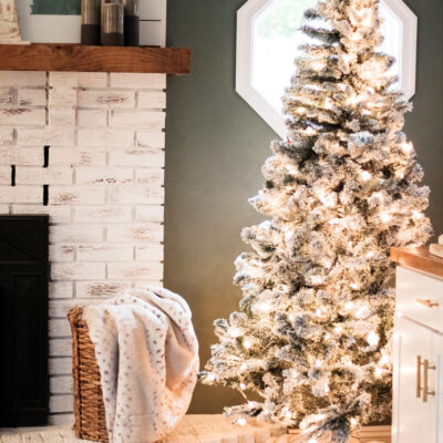 Neutral Christmas decorating
